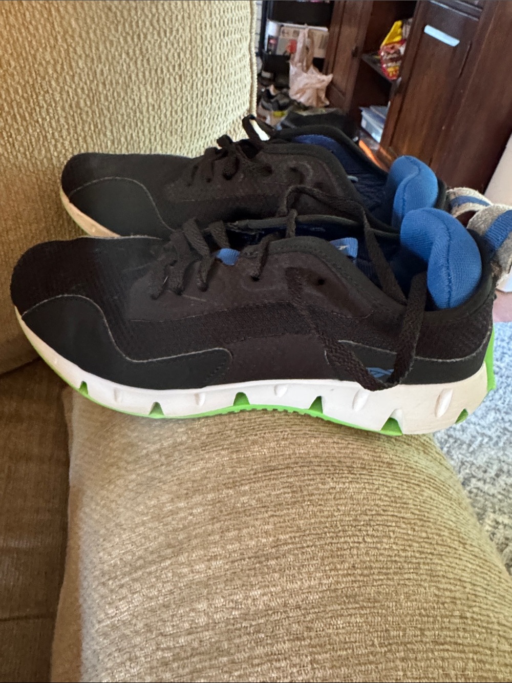 Reebok Men's Black Sneakers with Blue Interior